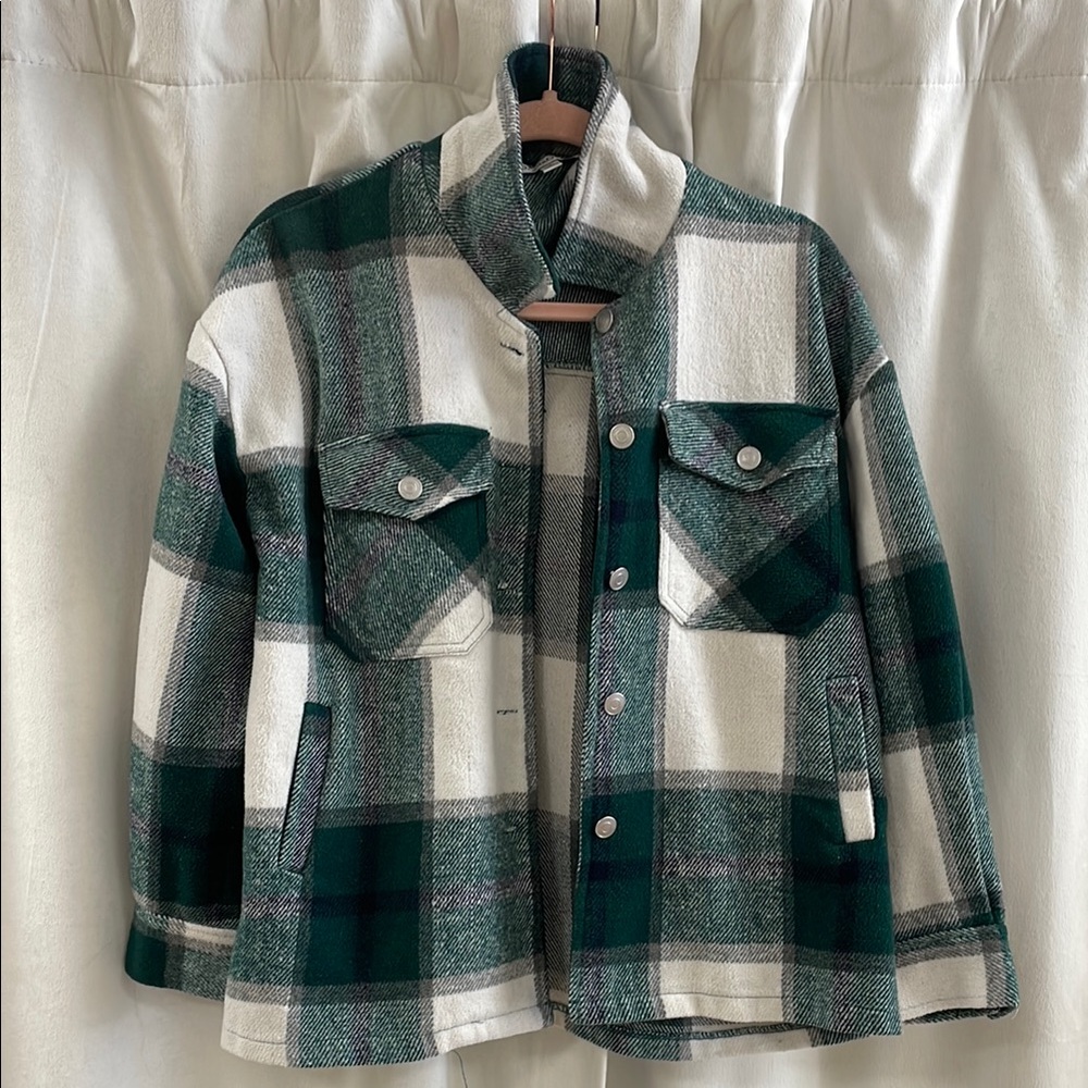 Davi & Dani Green and White Plaid Button Front Shirt Jacket